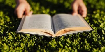 Mum, read us a story