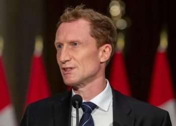 Canada weighs capping foreign student admissions