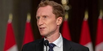 Canada weighs capping foreign student admissions