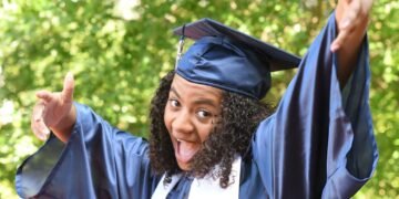 NAVIGATING CAREER GROWTH: A Guideline For Fresh Graduates