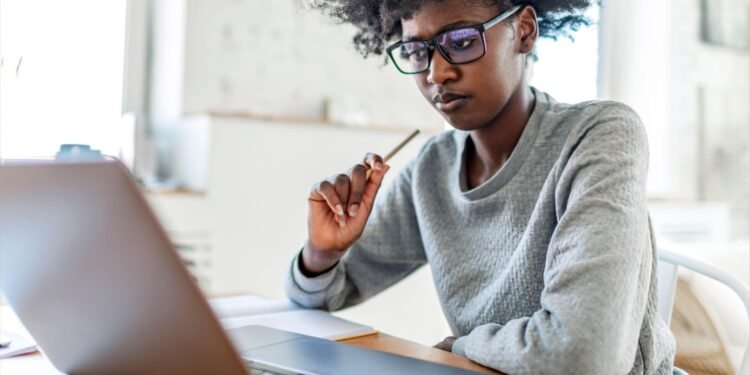 How to Apply for Scholarships: An Explainer