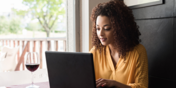 People who communicate better through writing than talking usually have these 9 unique traits