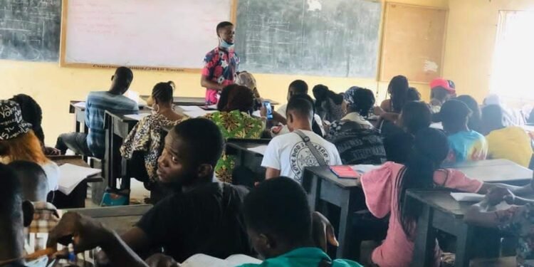 Nigeria FG Swaps 6-3-3-4 Education System with 12-4 Model, Scraps JSS, SSS