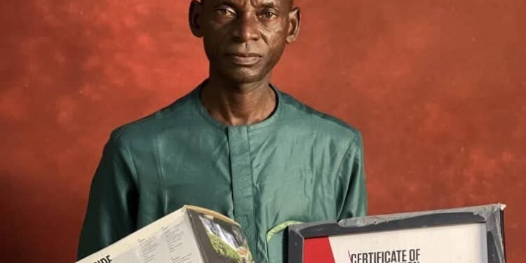 Pictorial: Canon Rewards Veteran NPFL Photographer Akeem Olaosun